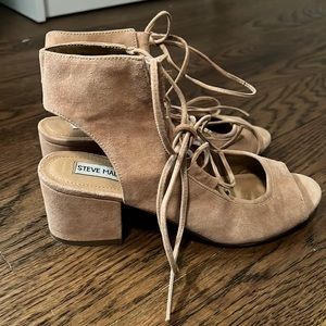 Steve Madden small open back open toe lace heel